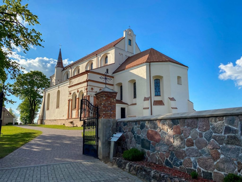 Švč. Mergelės Marijos Ėmimo į dangų bažnyčia – simbolinė lietuviška šventovė