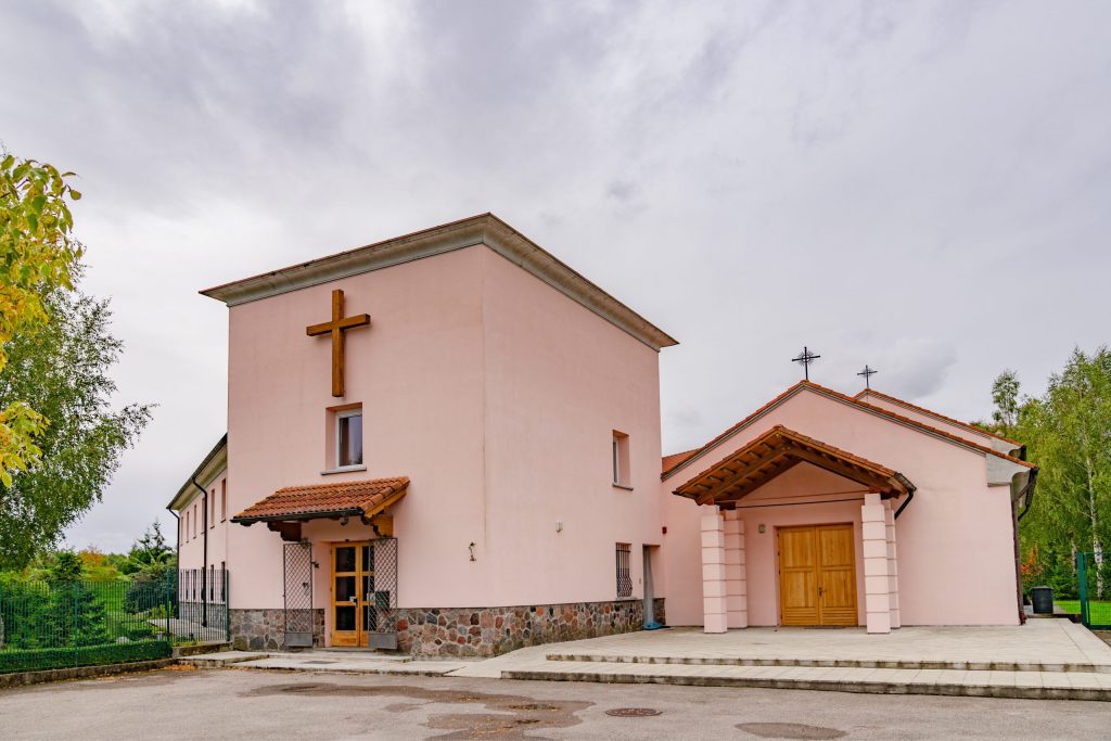 Kretingos Šv. Klaros seserų vienuolynas – istorinis vienuolynas Lietuvoje