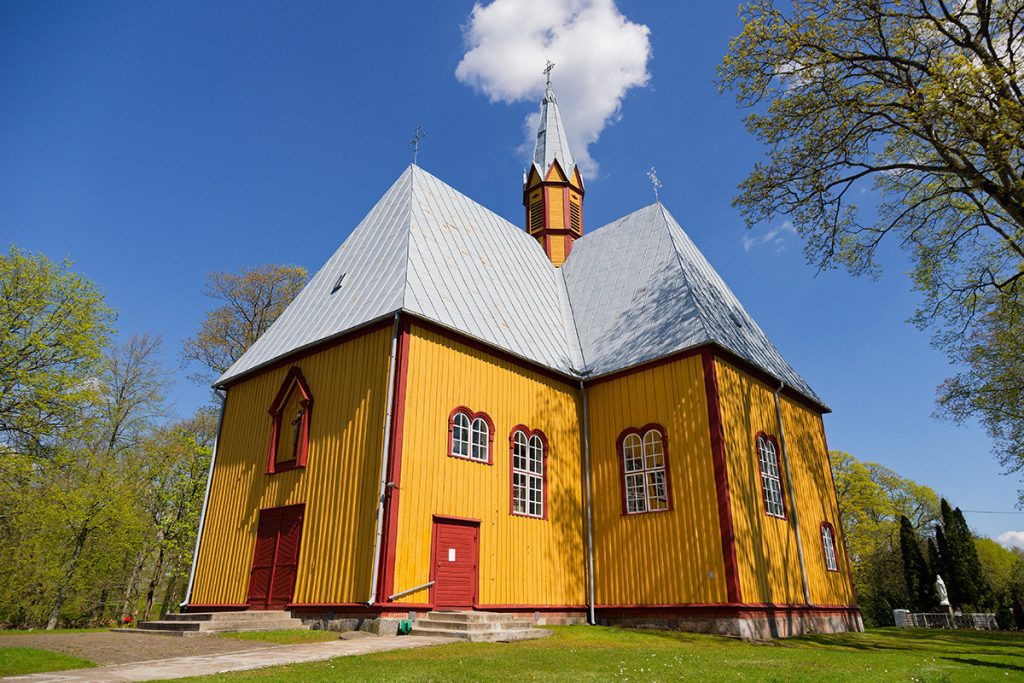 Žemaičių Naumiesčio bažnyčios koplytstulpis – istorinė šventvietė Lietuvoje