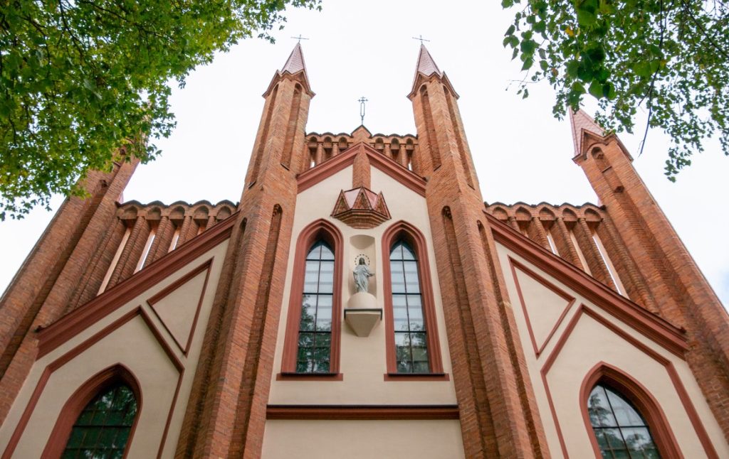 Senųjų Trakų bažnyčios vakarų koplytėlė – istorinė architektūra, nuotrauka